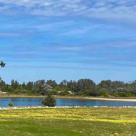 Driftwood Townhouse - Waterfront-Central Location Lakes Entrance Eksteriør billede