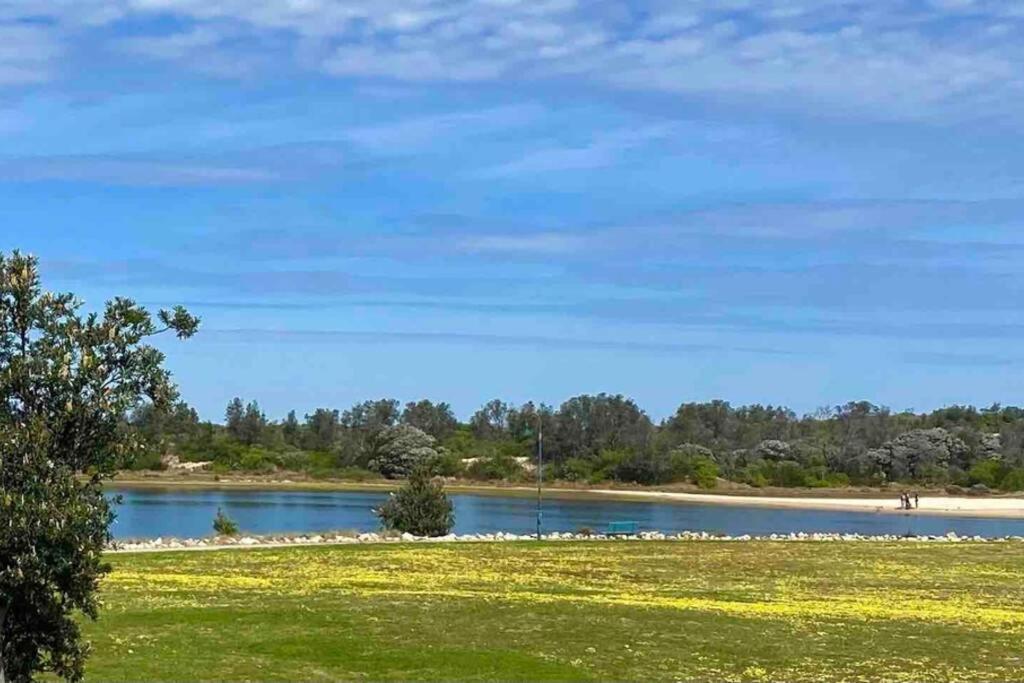 Driftwood Townhouse - Waterfront-Central Location Lakes Entrance Eksteriør billede