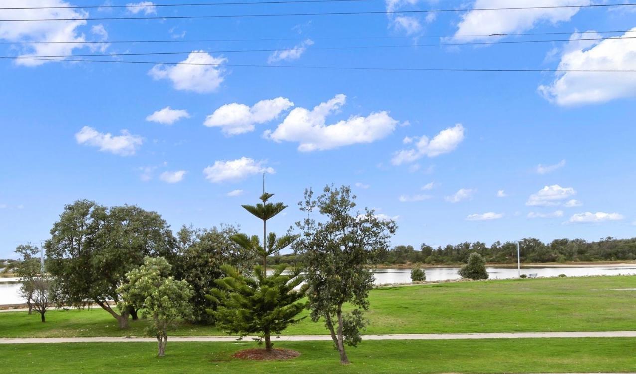 Driftwood Townhouse - Waterfront-Central Location Lakes Entrance Eksteriør billede