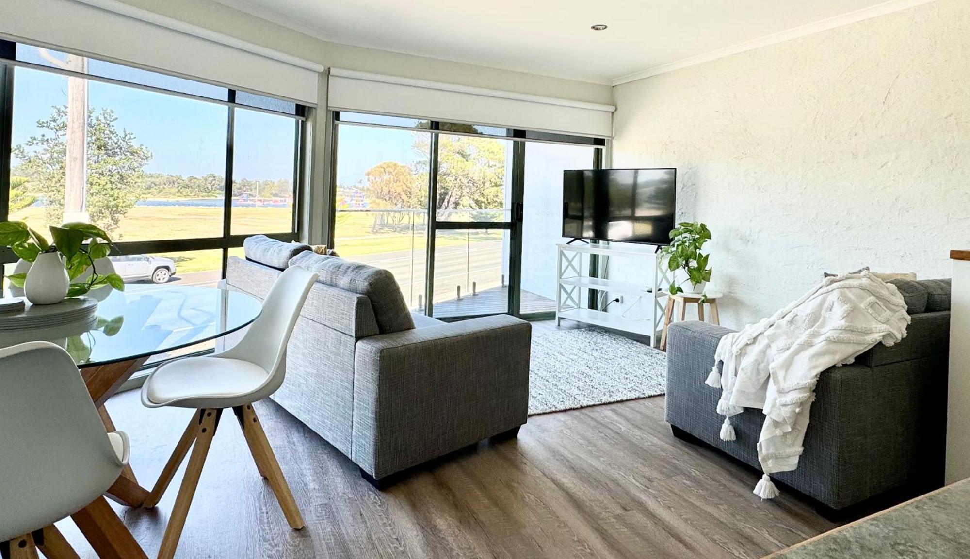 Driftwood Townhouse - Waterfront-Central Location Lakes Entrance Eksteriør billede